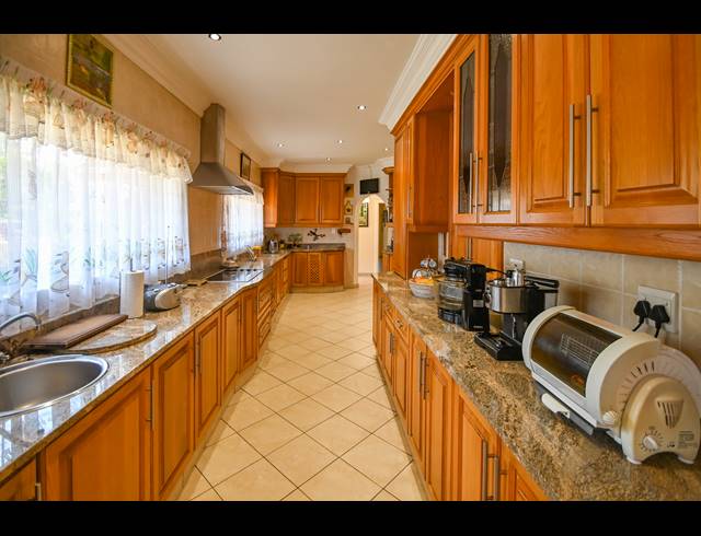 4 BEDROOM TOWNHOUSE FOR SALE IN WESTVILLE
